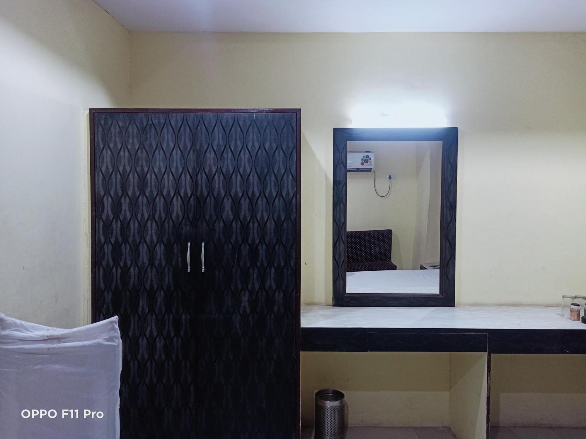 Hotel Ambassador Inn Gválijar Kültér fotó