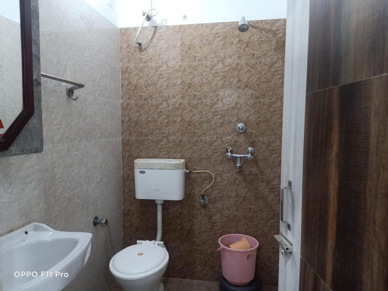 Hotel Ambassador Inn Gválijar Kültér fotó