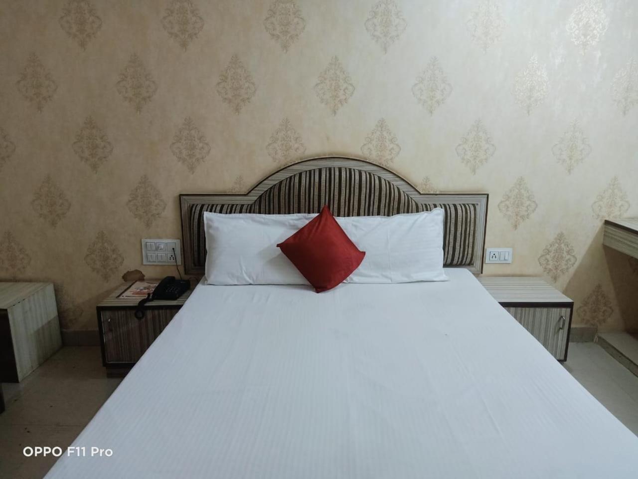 Hotel Ambassador Inn Gválijar Kültér fotó